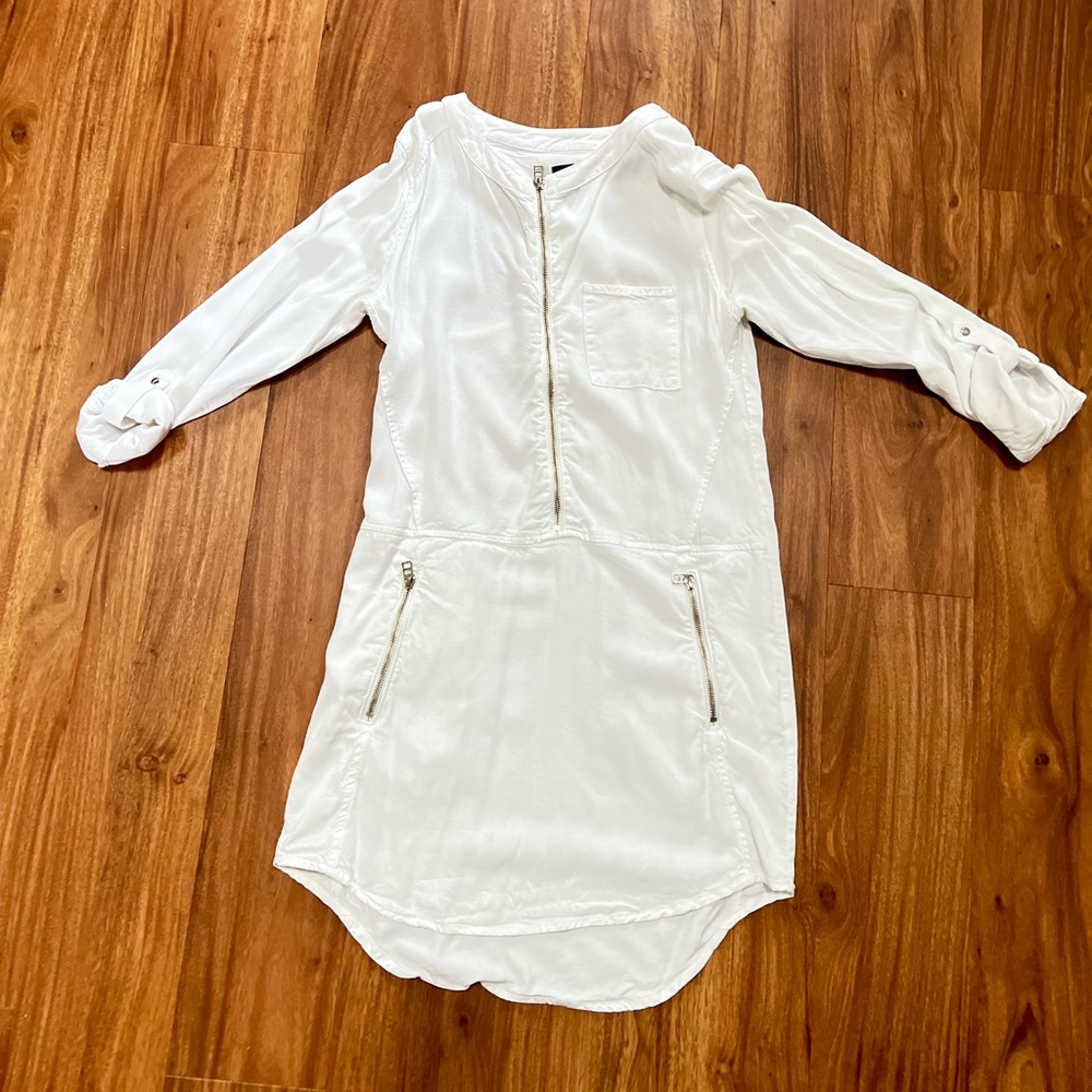 Shirt dress wit zip.